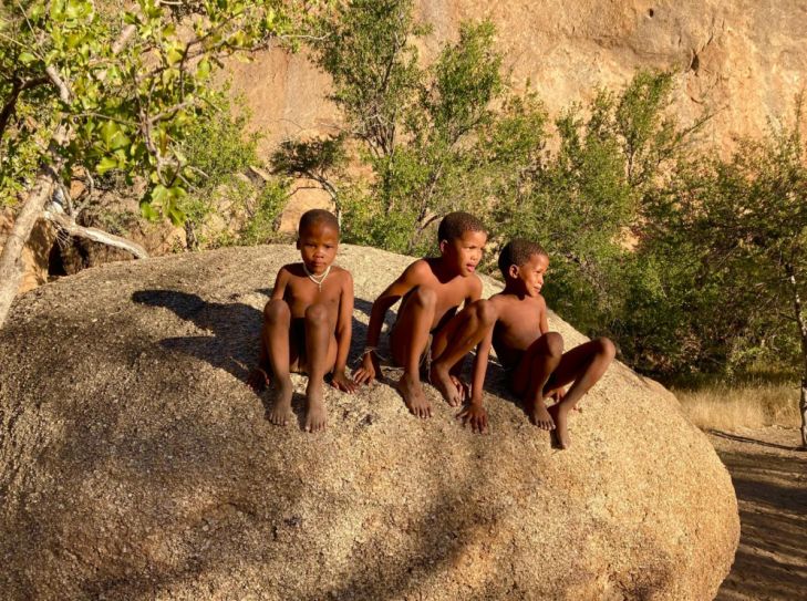 Geologische Schätze Namibias: Entdecken Sie den Etosha Nationalpark und die Walvis Bay