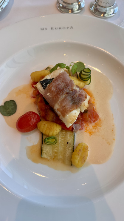original MS Europa Hauptspeise im Europa Restaurant