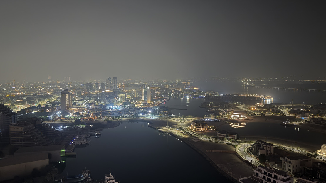 original Abu Dhabi bei Nacht
