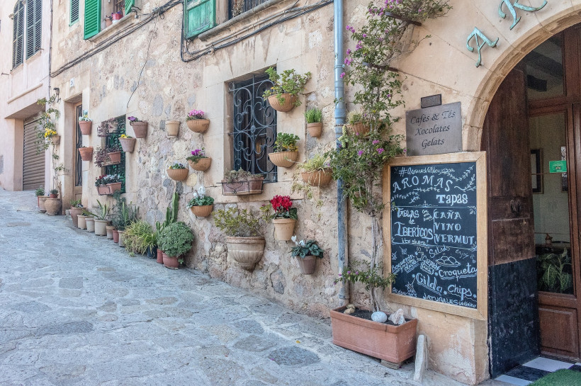 original pixabay valldemossa